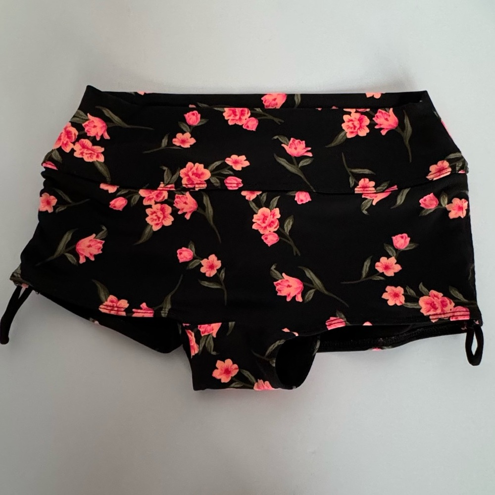 NWOT PINK Victoria’s Secret- Swim Shorts, Stylish shorts